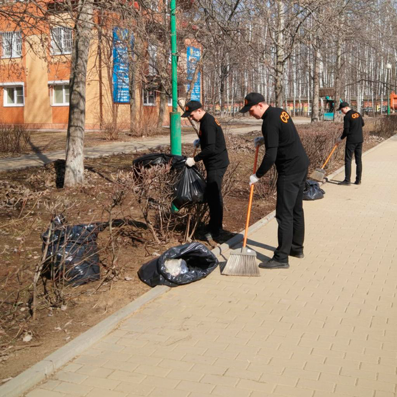 Уборка листьев в Верхнеуральске